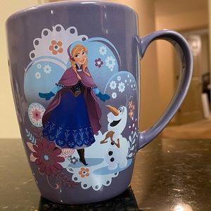 Anna and Olaf Frozen Disney Stores mug 12 oz snowflakes flowers lilac